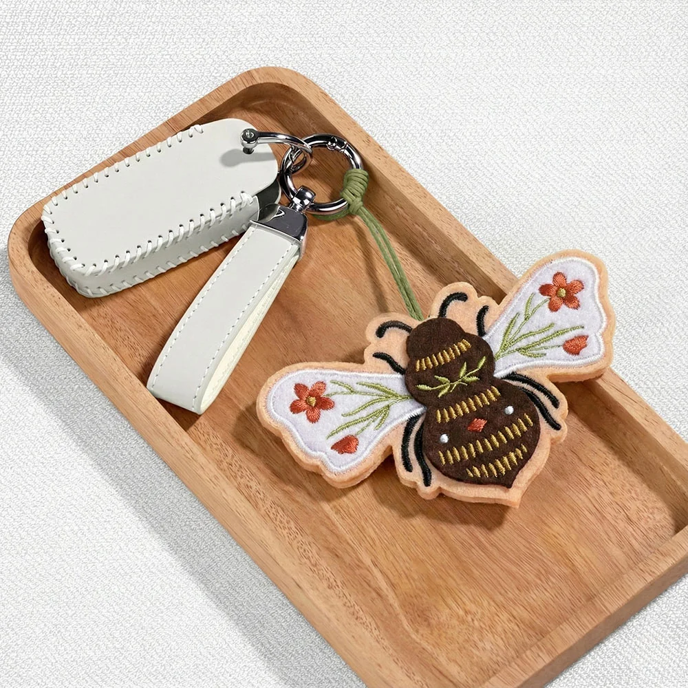 Lovepop Botanical Bee HeartFelt Charm Card - Image 3