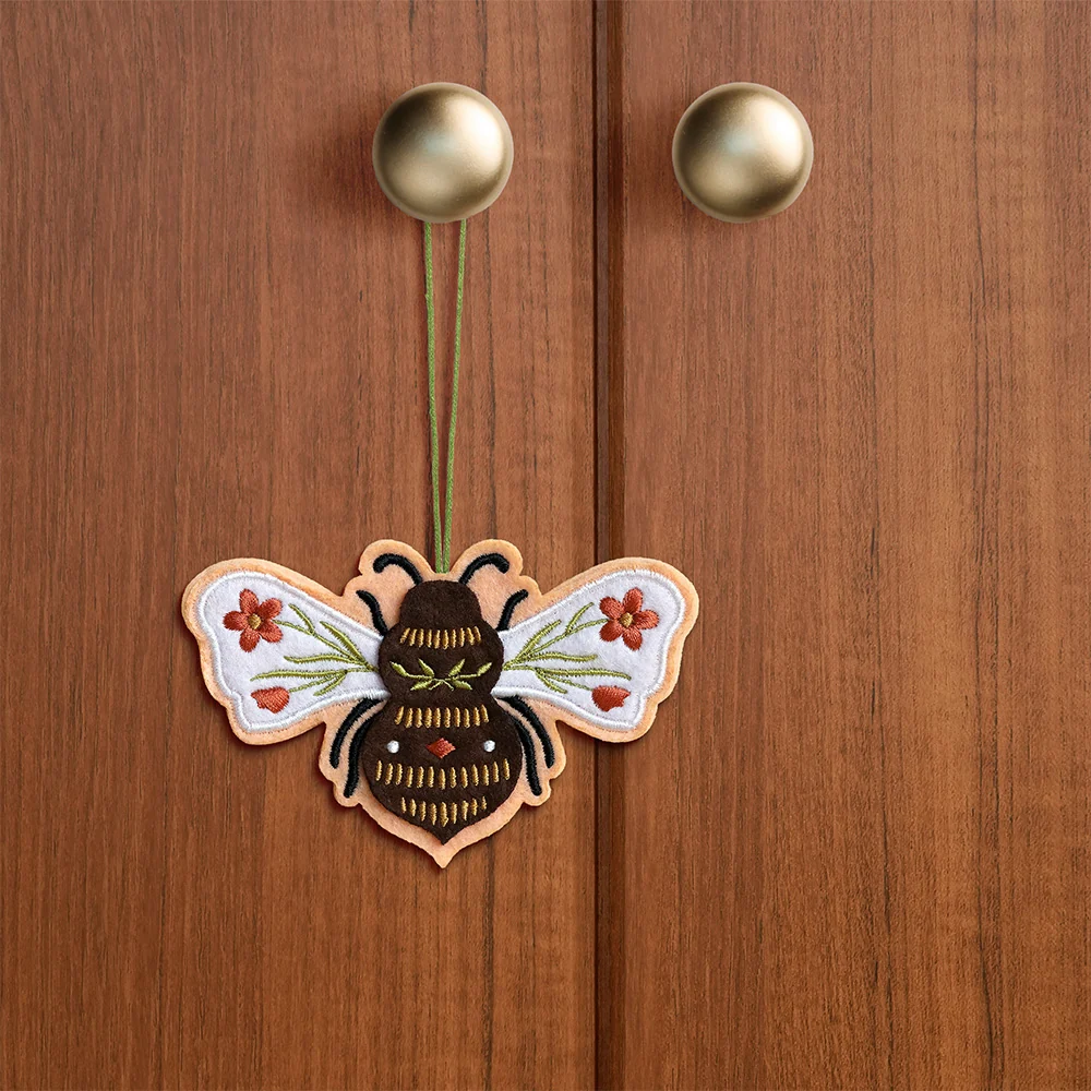 Lovepop Botanical Bee HeartFelt Charm Card - Image 4